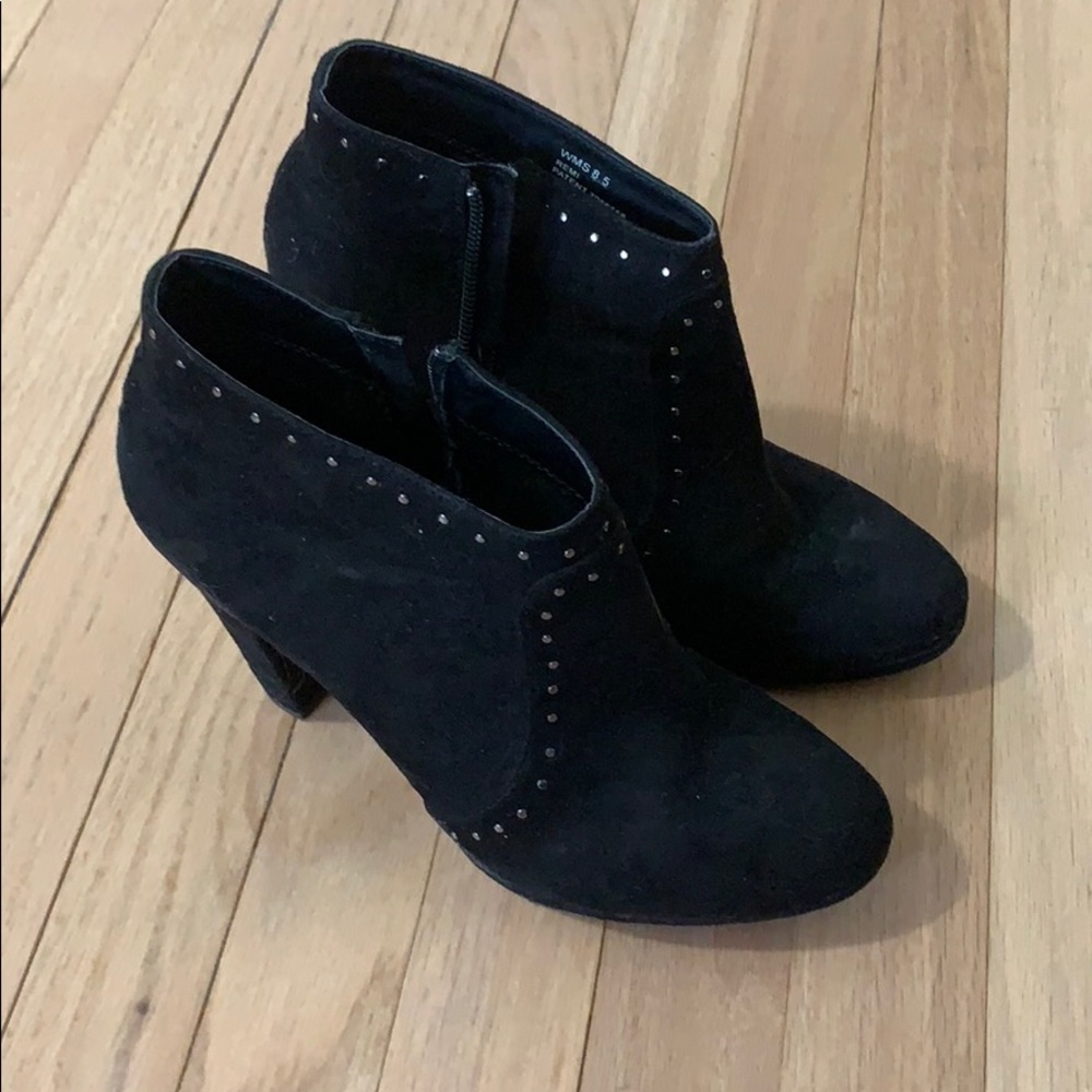 Black heeled booties